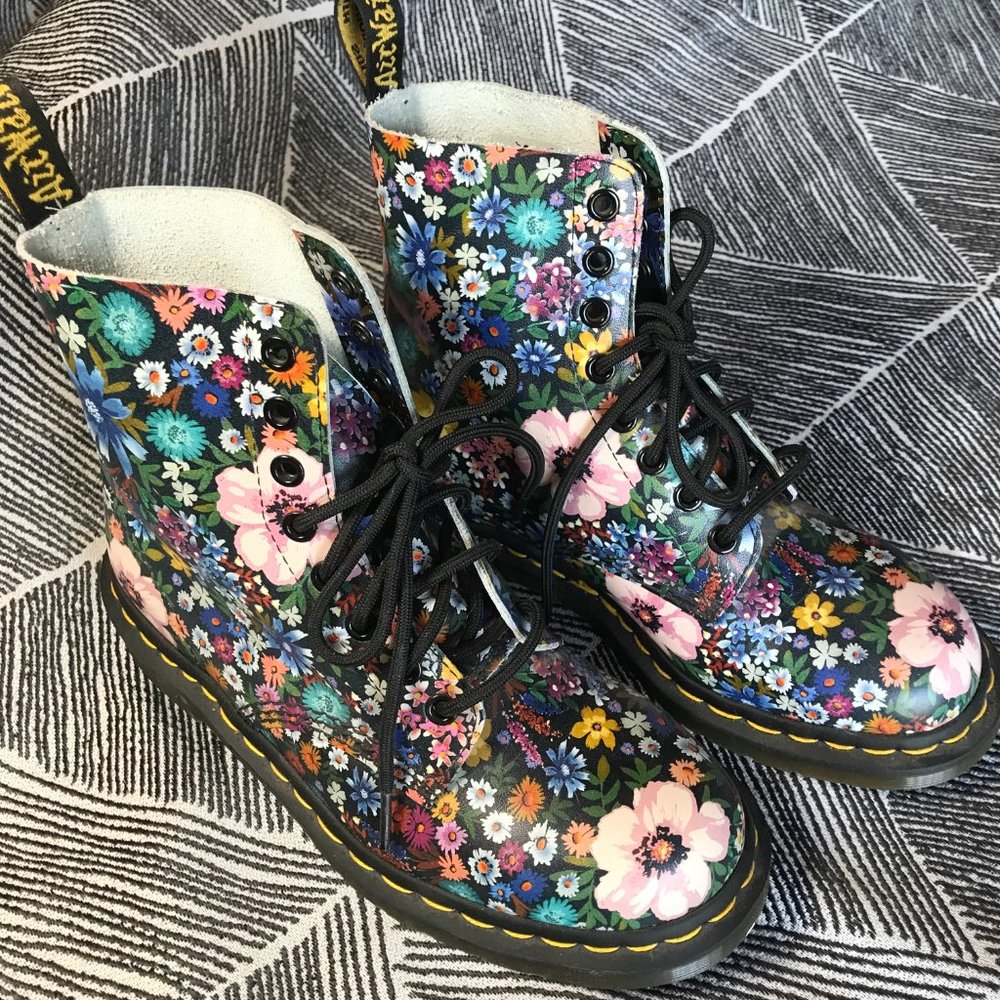 boots - Picture 2 of 10